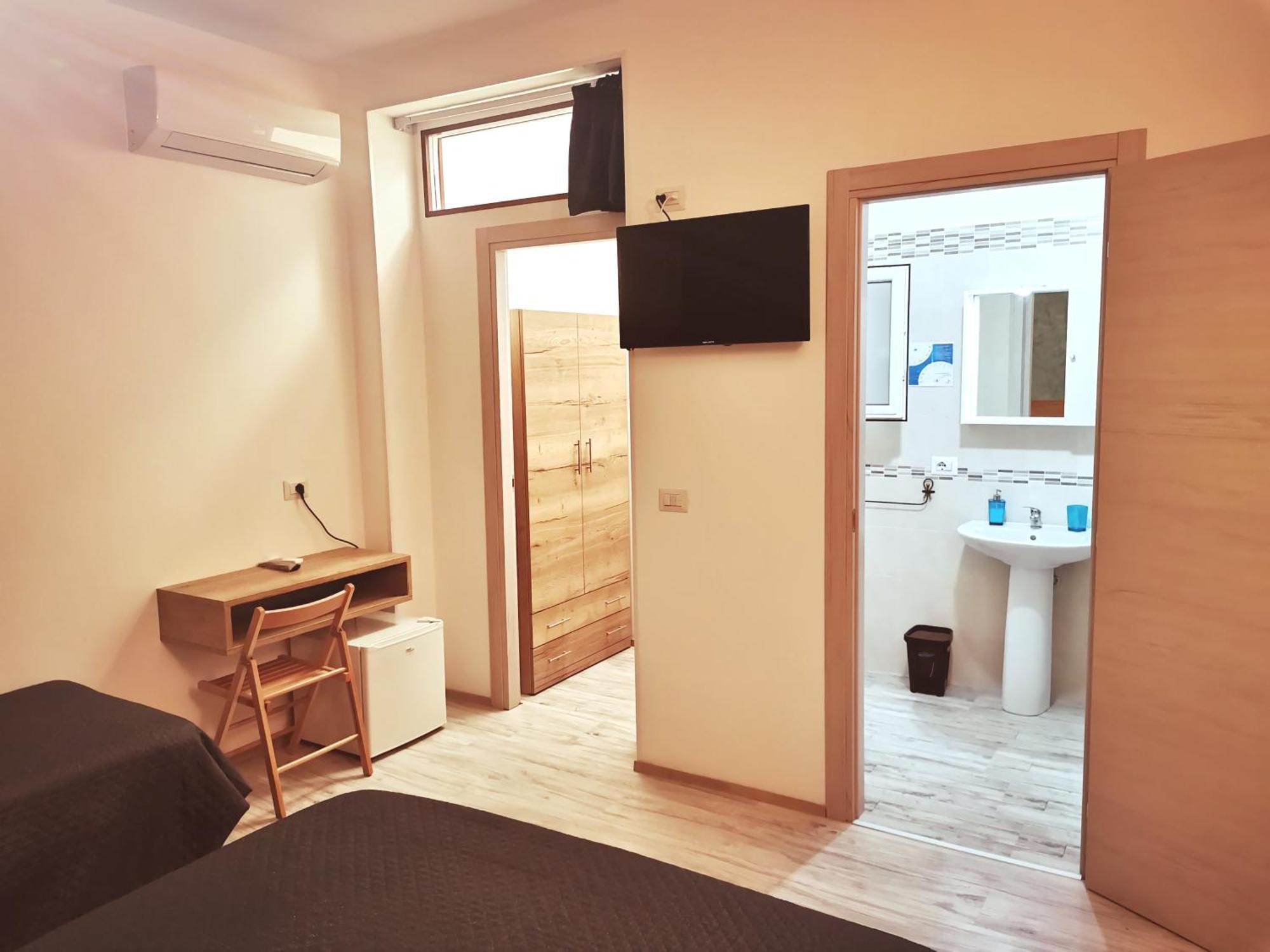 Hotel Via Alessandria Racale Zimmer foto